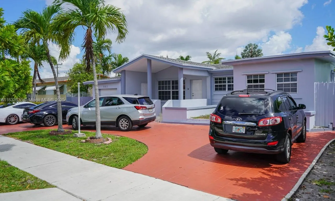 961 W 53rd St, Hialeah FL 33012