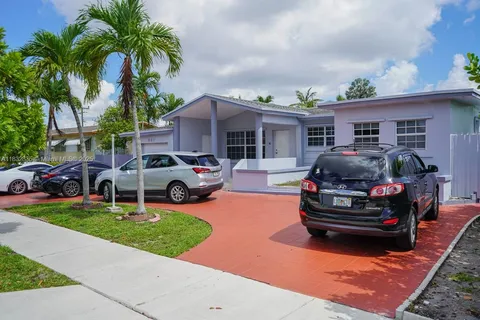 961 W 53rd St, Hialeah FL 33012