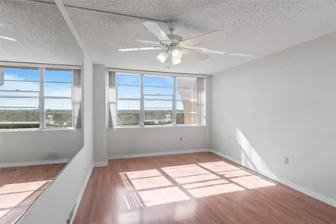 1200 Saint Charles Pl, Pembroke Pines FL 33026