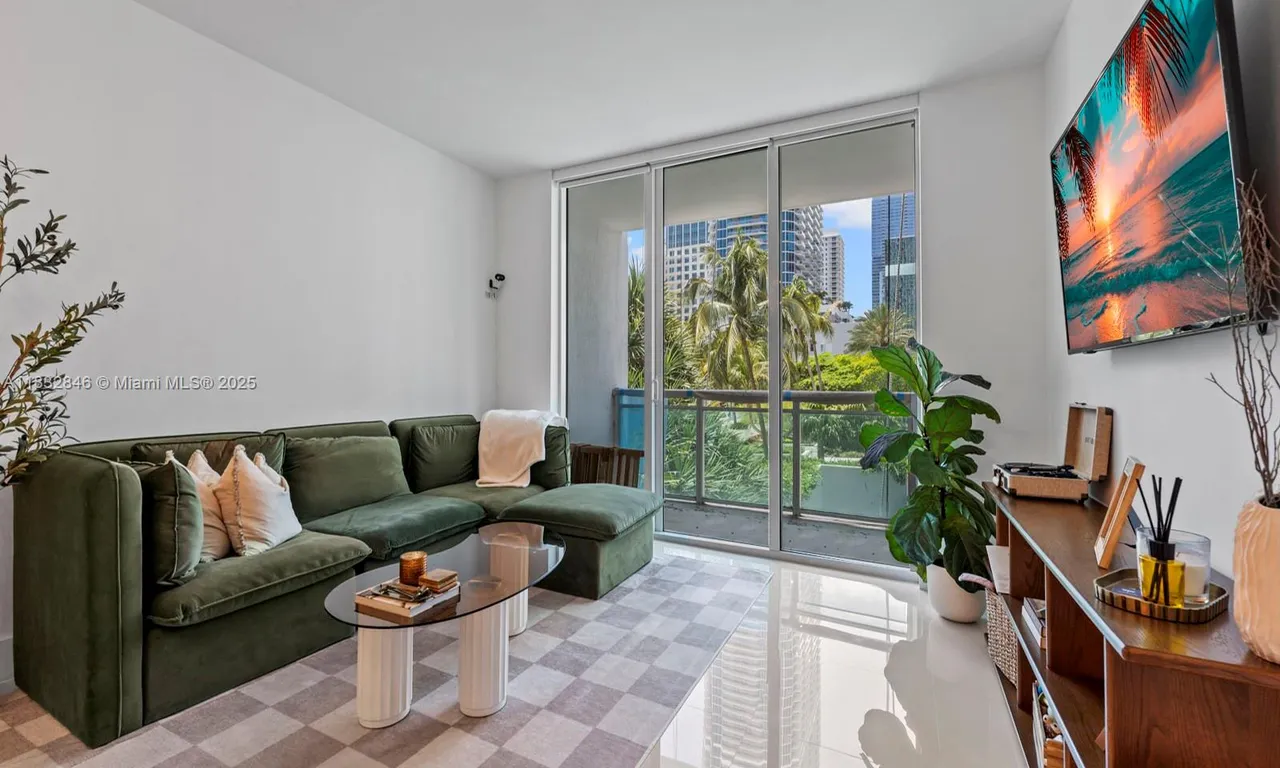 950 Brickell Bay Dr # 1103, Miami FL 33131