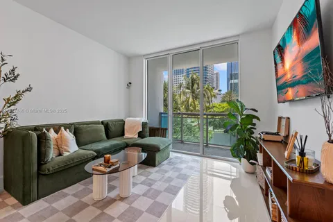 950 Brickell Bay Dr # 1103, Miami FL 33131