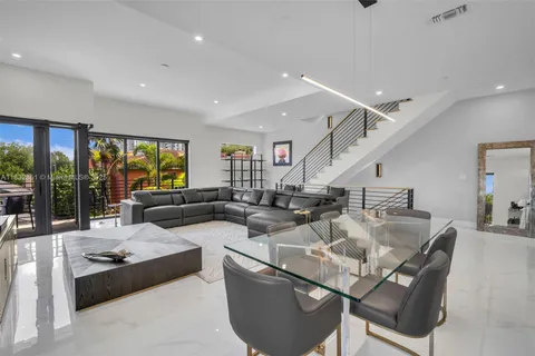 820 NE 2nd St # 820, Fort Lauderdale FL 33301
