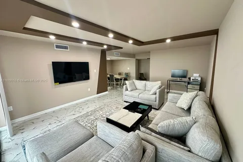 18071 Biscayne Blvd # 1601, Aventura FL 33160