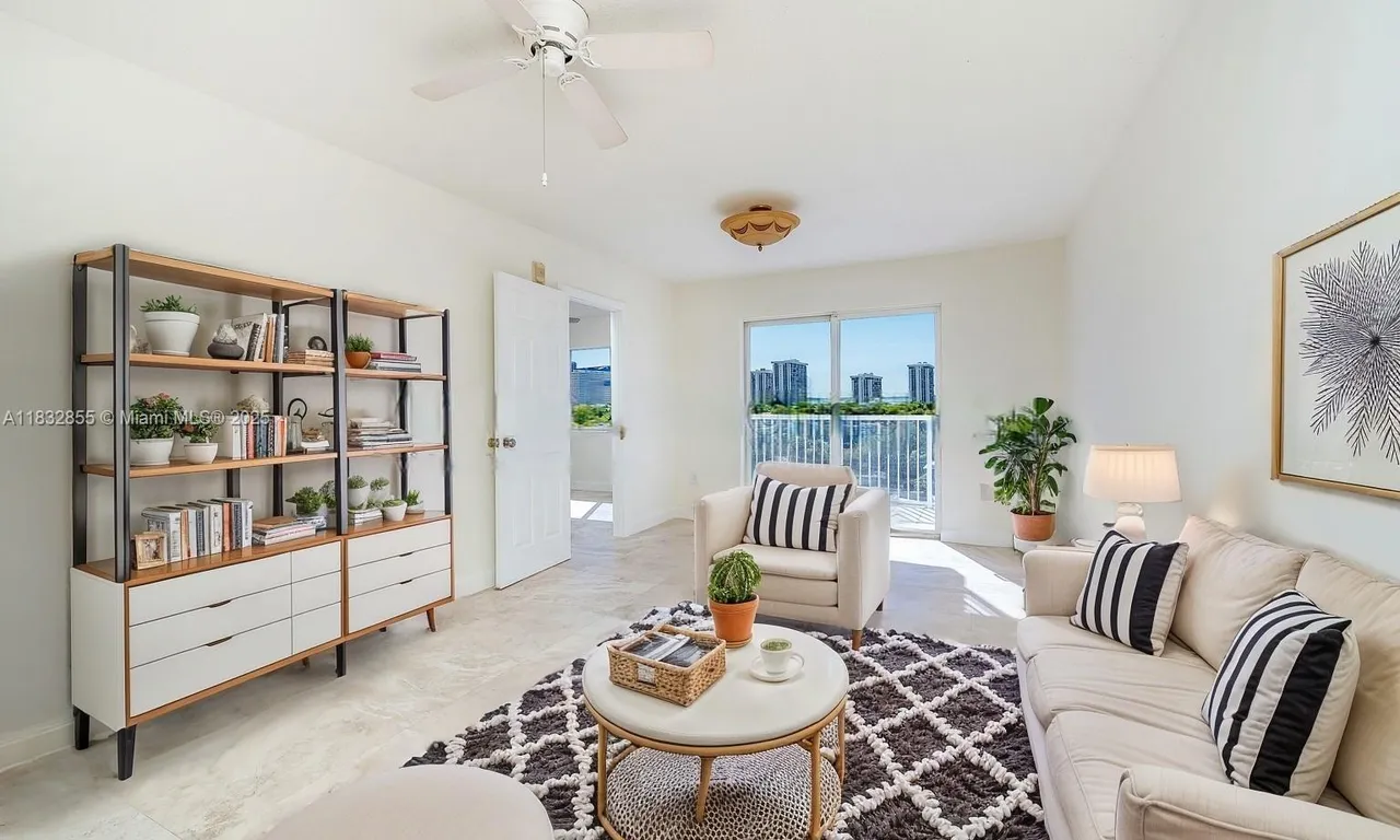 280 SW 20th Rd # 902, Miami FL 33129