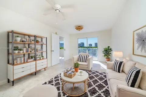 280 SW 20th Rd # 902, Miami FL 33129