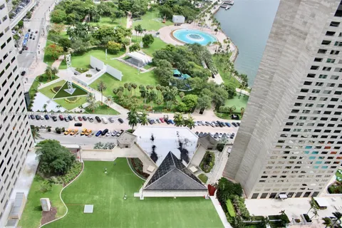 325 S Biscayne Blvd # 3922, Miami FL 33131