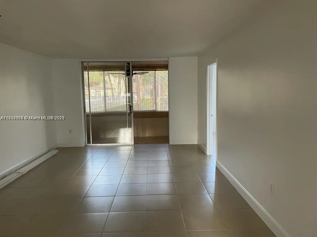 8325 Sunrise Lakes Blvd # 104, Sunrise FL 33322