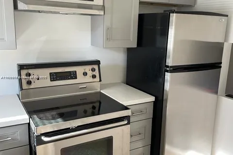 8325 Sunrise Lakes Blvd # 104, Sunrise FL 33322
