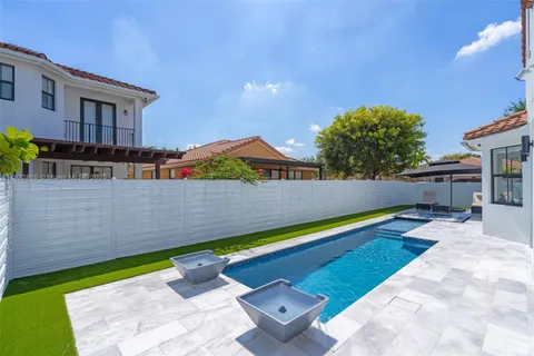 1005 NW 100 ave, Miami FL 33172