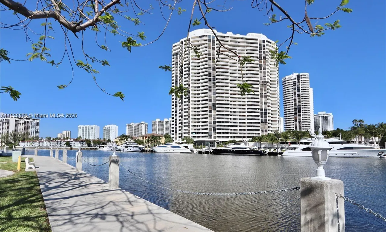 3030 Marcos Dr # T512, Aventura FL 33160