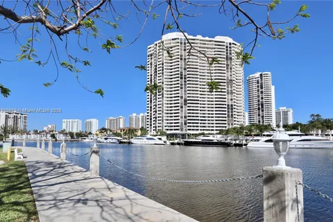 3030 Marcos Dr # T512, Aventura FL 33160