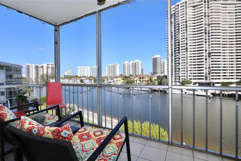 3030 Marcos Dr # T512, Aventura FL 33160