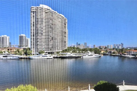 3030 Marcos Dr # T512, Aventura FL 33160