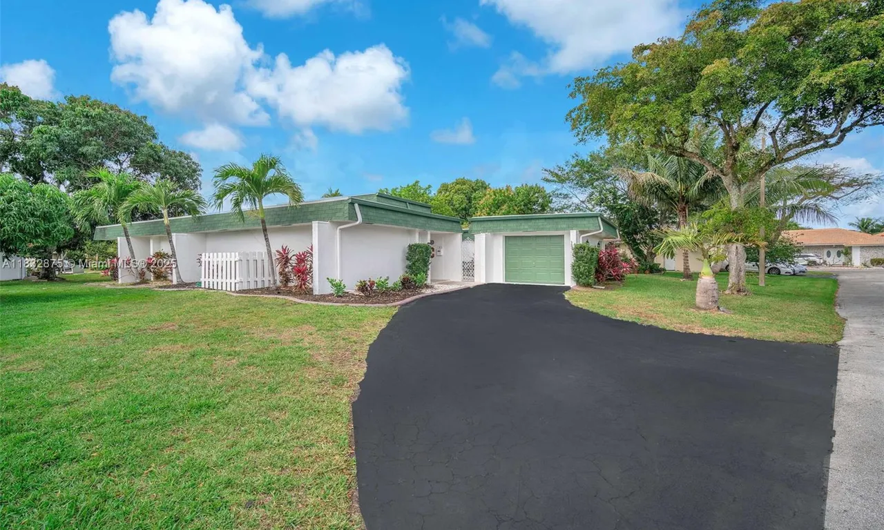 5820 Australian Pine Dr, Tamarac FL 33319