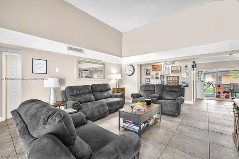 5820 Australian Pine Dr, Tamarac FL 33319