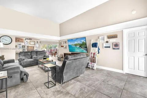 5820 Australian Pine Dr, Tamarac FL 33319