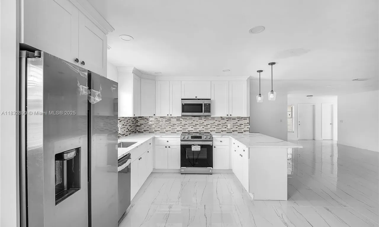 9242 SW 18th Rd, Boca Raton FL 33428