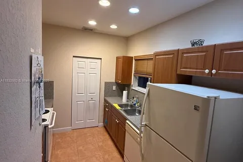 2605 NE 41st Cir, Homestead FL 33033