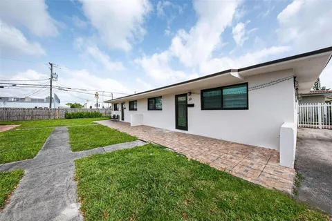 30 NW 56th Ct # 32, Miami FL 33126