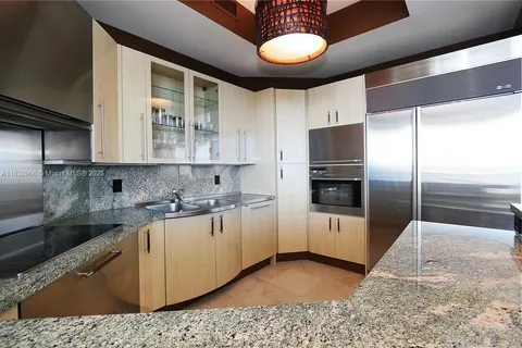 100 S Pointe Dr # 601, Miami Beach FL 33139