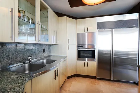 100 S Pointe Dr # 601, Miami Beach FL 33139