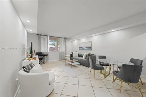 540 Brickell Key Dr # 412, Miami FL 33131