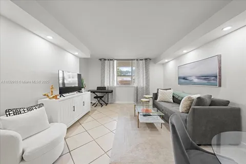 540 Brickell Key Dr # 412, Miami FL 33131