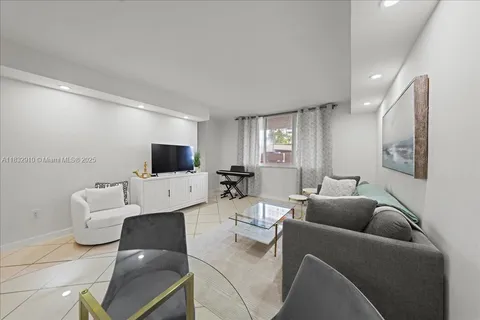 540 Brickell Key Dr # 412, Miami FL 33131