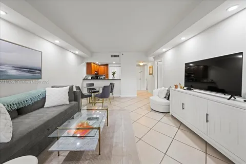 540 Brickell Key Dr # 412, Miami FL 33131