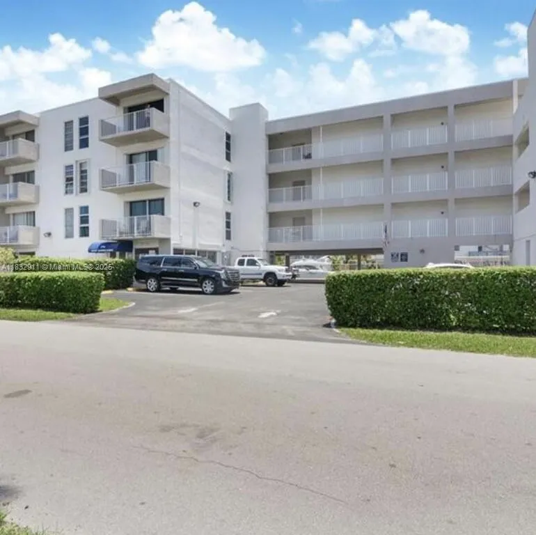 3716 NE 168th St # 303, North Miami Beach FL 33160