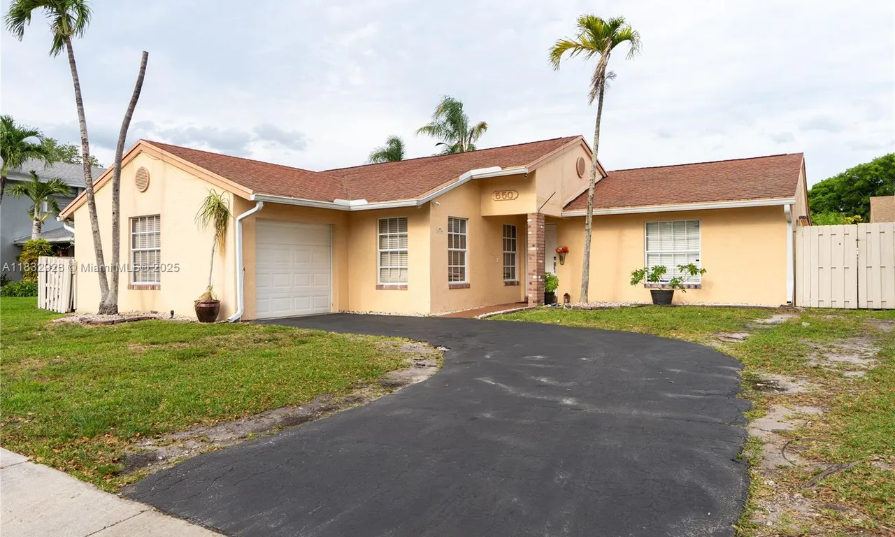 550 Auburn Way, Davie FL 33325