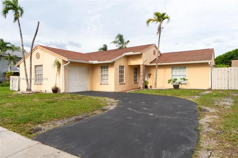 550 Auburn Way, Davie FL 33325