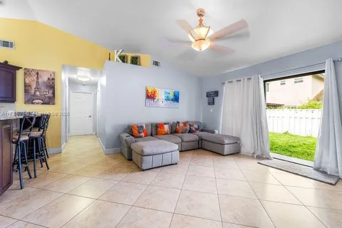 550 Auburn Way, Davie FL 33325