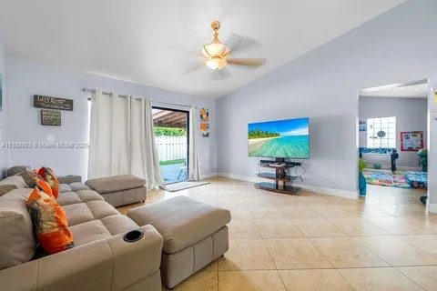 550 Auburn Way, Davie FL 33325
