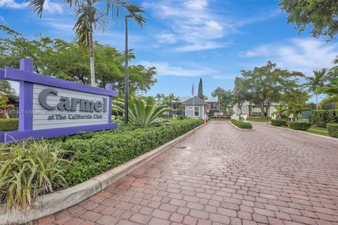 933 NE 199th St # 102, Miami FL 33179
