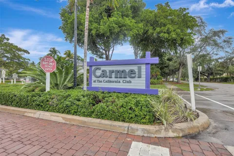 933 NE 199th St # 102, Miami FL 33179