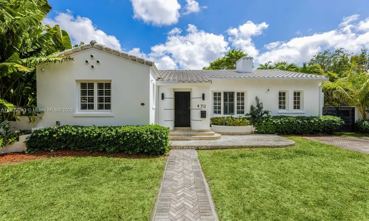 712 NE 72nd St, Miami FL 33138