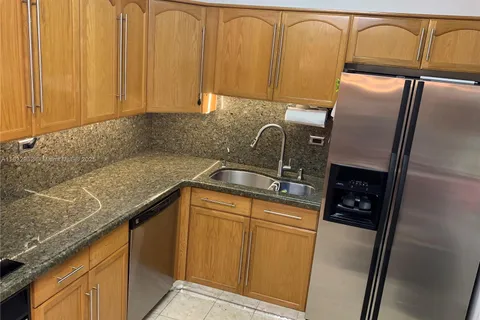 6039 Collins Ave # 529, Miami Beach FL 33140