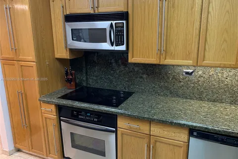 6039 Collins Ave # 529, Miami Beach FL 33140