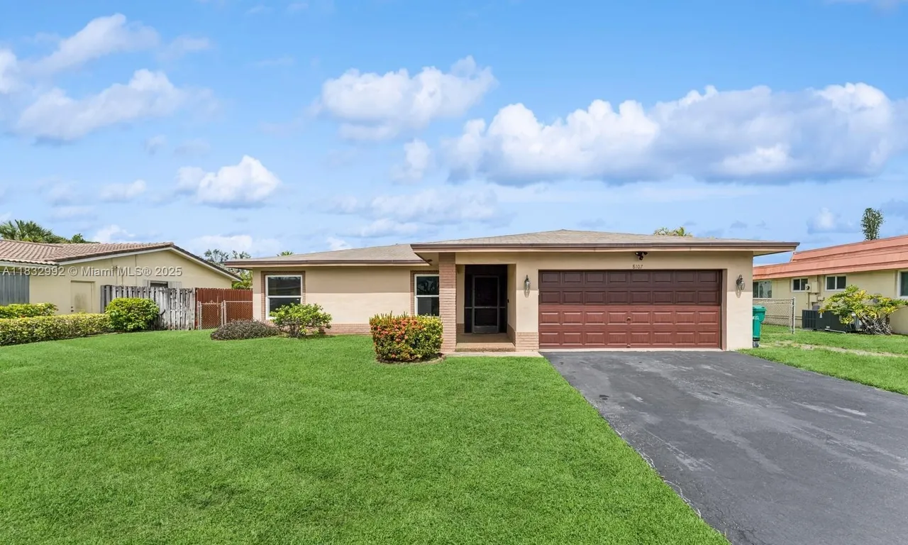8107 NW 73rd Ter, Tamarac FL 33321