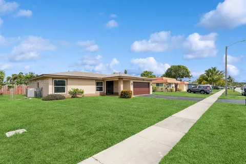 8107 NW 73rd Ter, Tamarac FL 33321