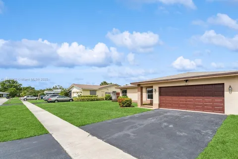 8107 NW 73rd Ter, Tamarac FL 33321