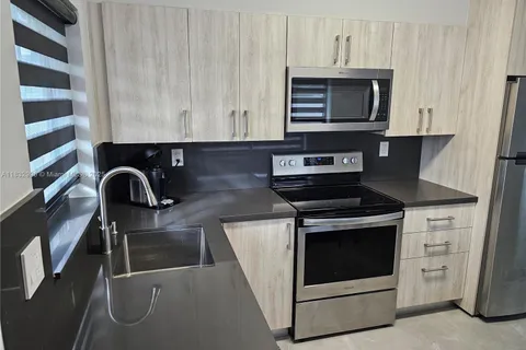2228 N 19th Ave, Hollywood FL 33020