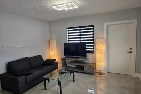 2228 N 19th Ave, Hollywood FL 33020