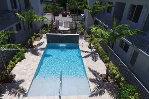 315 S Shore Dr # 2, Miami Beach FL 33141
