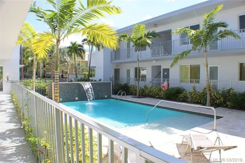 315 S Shore Dr # 2, Miami Beach FL 33141