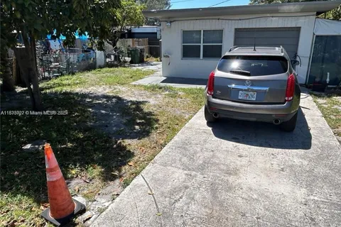 791 E 22nd St, Hialeah FL 33013