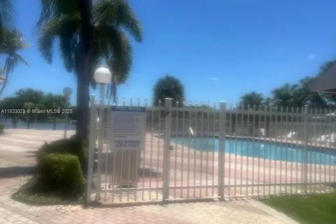 9351 Fontainebleau Blvd # B122, Miami FL 33172