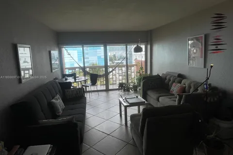 600 NE 25th St # 62, Miami FL 33137
