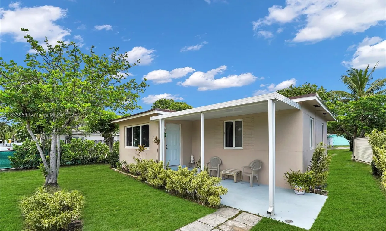 2447 Harding St, Hollywood FL 33020